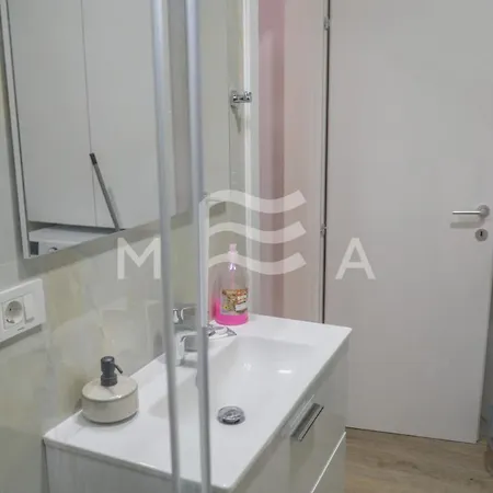 Nicely Equipped With Sea-view 693 شقة *